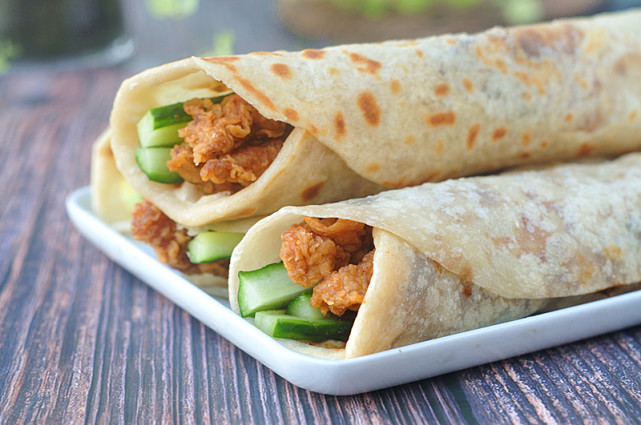 自製墨西哥雞肉捲，5分鐘就上桌，不用揉麵真省事，孩子的最愛