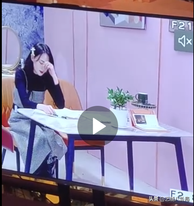 郑爽退圈视频曝光，哭着承认不懂事！网友：不