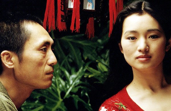 电影《坚如磐石》，三代戏骨合作，