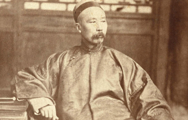 姑娘得病被醫(yī)生收為義女，嫁給其子后生下一子，卻影響清朝深遠