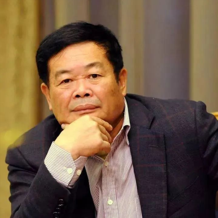 李嘉诚套现千亿离开中国，遭曹德旺犀利点评，现今怎么样了？