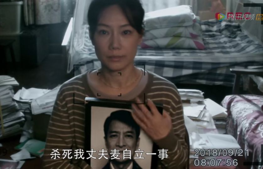 《扫黑风暴》爸被杀妈遭埋，她在仇人怀里撒娇