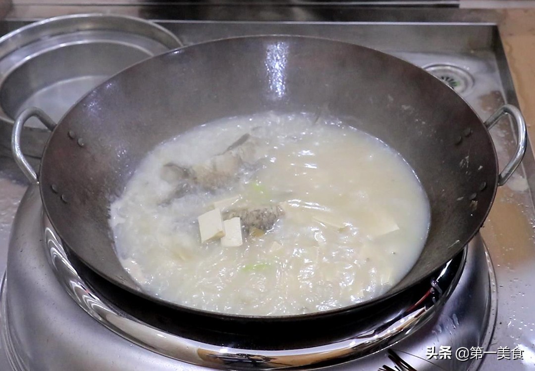 图片[9]-【鲫鱼炖豆腐】做法步骤图 汤汁奶白 味道极鲜-起舞食谱网