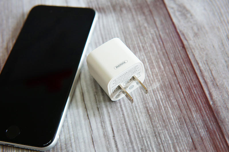 迷你便攜，充電更安全：REMAX睿量30W迷你氮化鎵充電器體驗(yàn)
