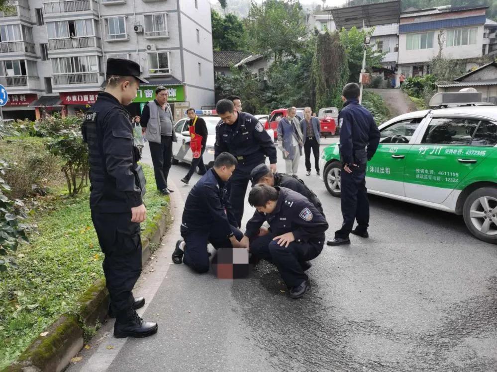 四川|持刀抢劫出租车后夺车而逃！沐川警察上演30分钟“速度与激情”