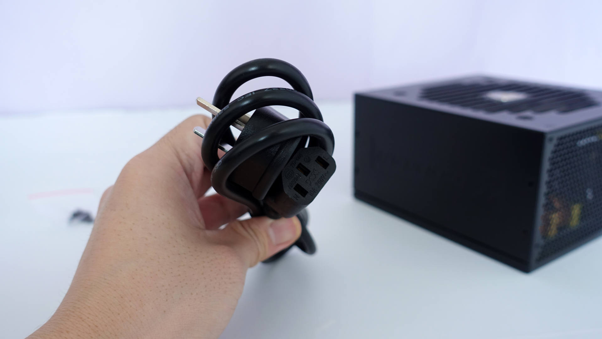 骨伽GEX 850W：风扇智能转停，电压稳定