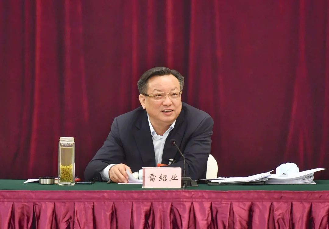 ​怀化代表团举行第六次全体会议