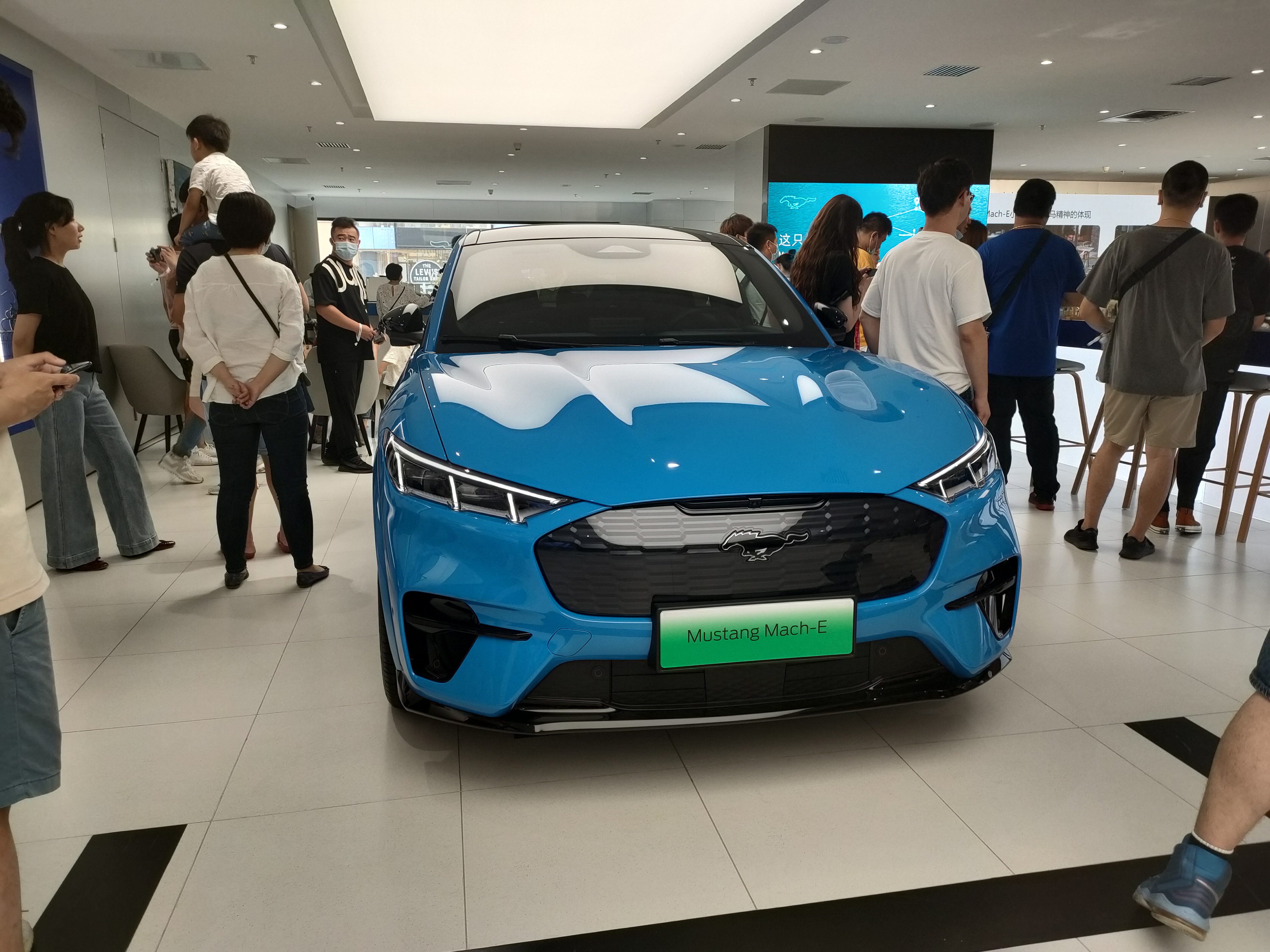 福特Mustang Mach-E发布长续航后驱SE版车型，并推出系列车主权益