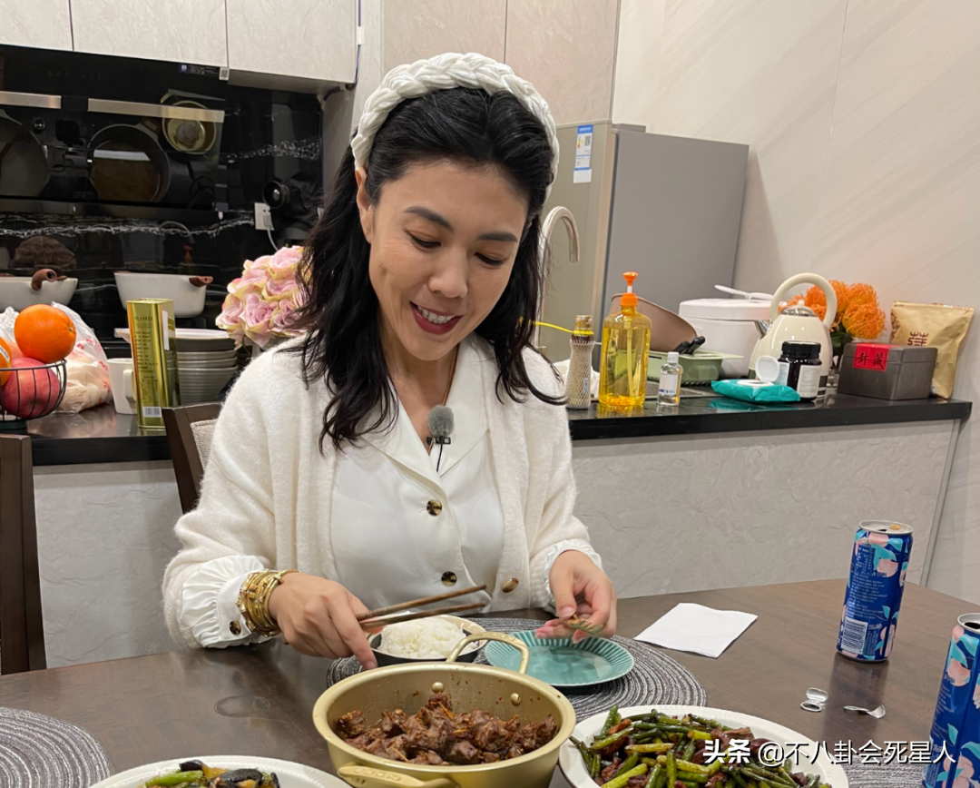 曾经力挺吴亦凡的3个女人，被官方惩罚了，马薇薇也终于道歉
