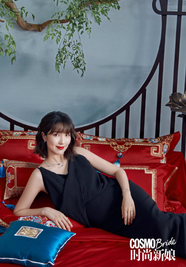 王祖藍攜孕妻拍恩愛大片，李亞男臨近產期肚大如籮，四肢纖細如初