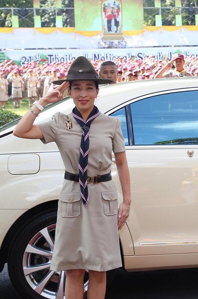 泰国嫡长公主中国风超美穿柳烟橙中山装好抢眼七三分比例真尬