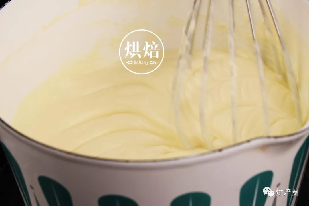 蓬蓬的又不裂 入口即化 舒芙蕾轻芝士蛋糕 冷藏后冰激凌口感超赞