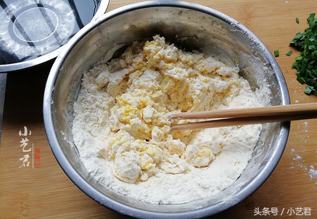 图片[6]-传统韭菜鸡蛋煎饼的做法 很容易学会 春季招待客人一道必备小吃-起舞食谱网
