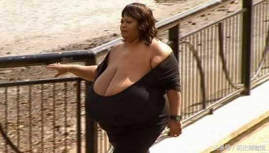 全球乳房最大的女人，一对重达50斤
