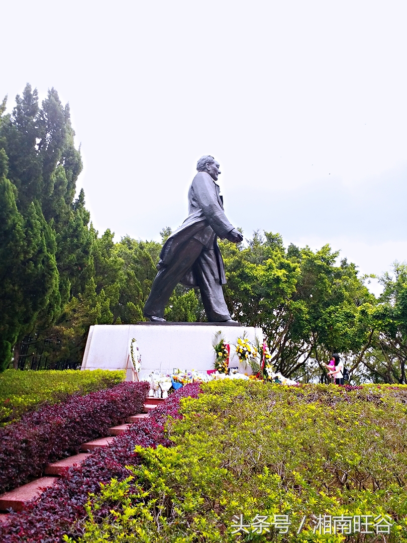 清明节登上莲花山缅怀一代伟人