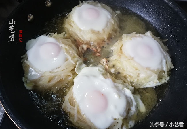 图片[11]-土豆丝的创意早餐做法 一个土豆4个鸡蛋 全家吃完不过瘾-起舞食谱网