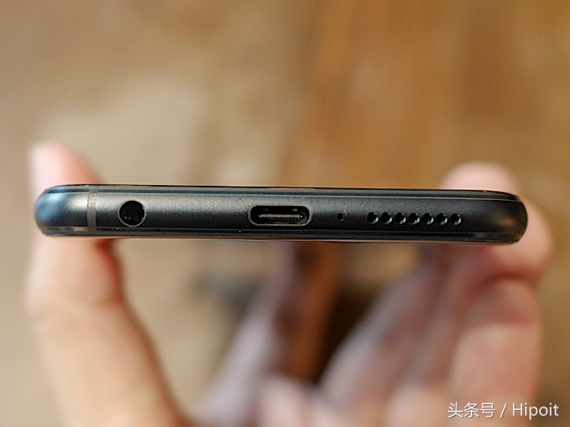 asus新中端机ZenFone 5拆箱：90%屏幕比例，一个有下颌的iPhone X