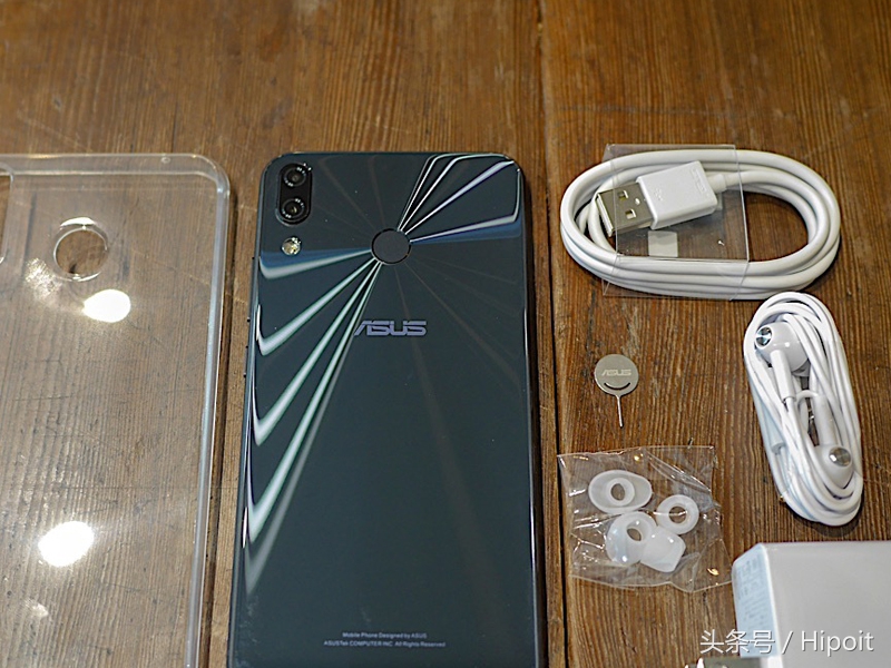 asus新中端机ZenFone 5拆箱：90%屏幕比例，一个有下颌的iPhone X