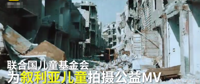 In what children come out to sing in Syrian war remains that " heartbeat " , let a person touch