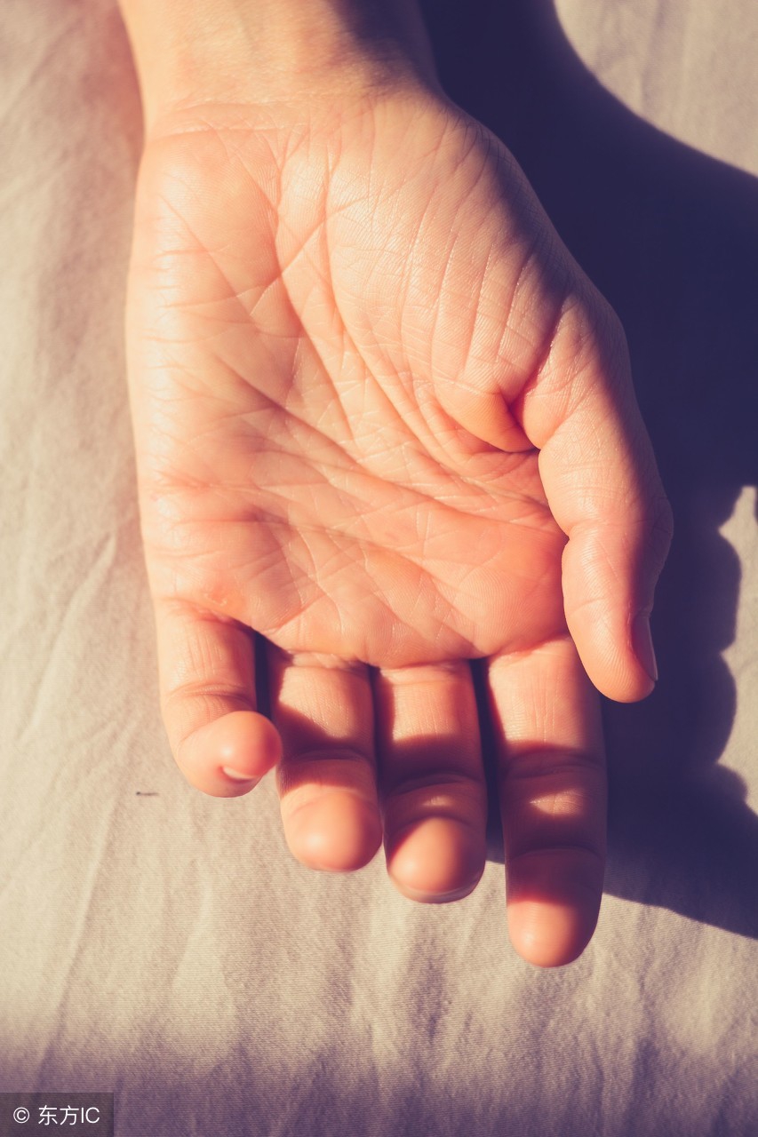 手相知识：九种常见的手掌纹路解析，一定有你手上的纹路！