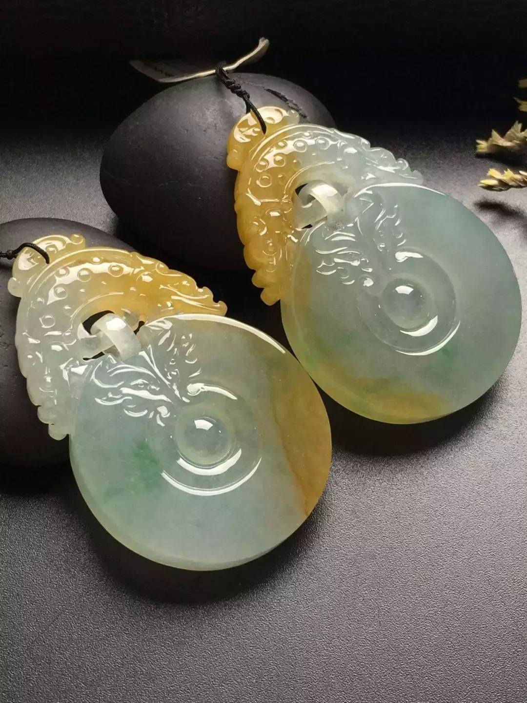 让马云花700万元抢购被国人奉为经典翡翠龙凤牌有何魔力