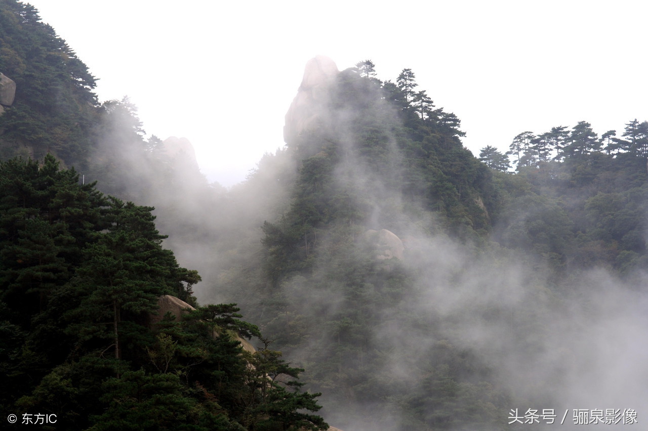 九华山，位于安徽省池州市青阳县境内，素有“东南第一山”之称