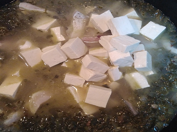 图片[9]-一条鱼一颗酸菜一块豆腐放在一起做出来的菜味道确实不一般-起舞食谱网