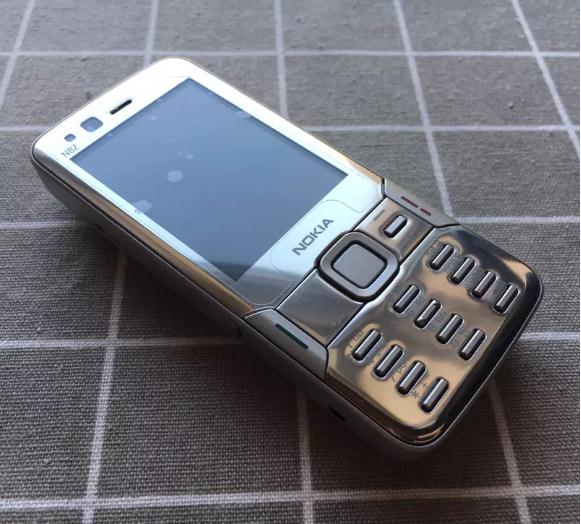 翻出十年前这一部Nokia照相手机！氙气闪光灯依然爆棚