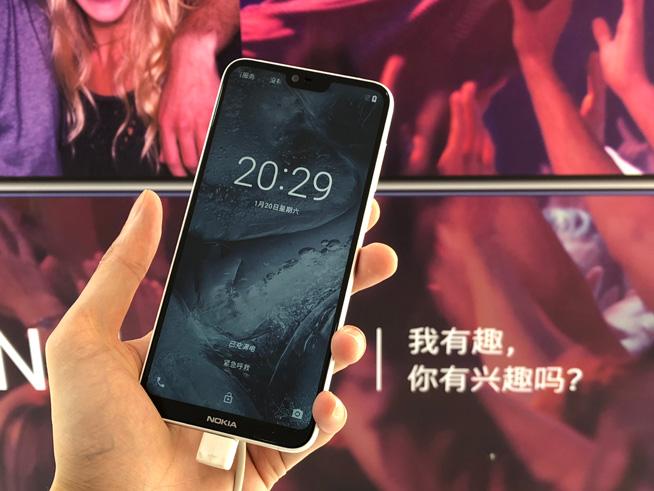 Nokia第一款刘海屏手机：nokia x6市场价1299元起，1000元爆品？