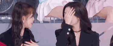 “大虞海棠”背后出圈难的“女女CP”：少了流量也等于少了乱象