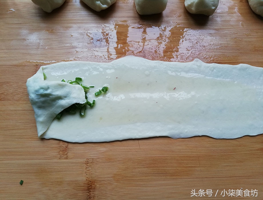 图片[13]-葱花饼这样做 外焦里软 不用发面 筷子搅一搅 做法超级简单-起舞食谱网
