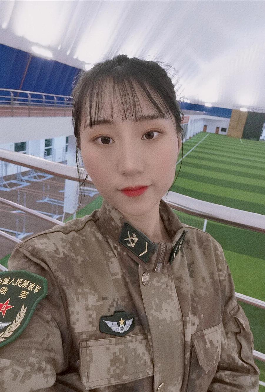 女兵入伍前后变化太大！网友：不一样的美，限