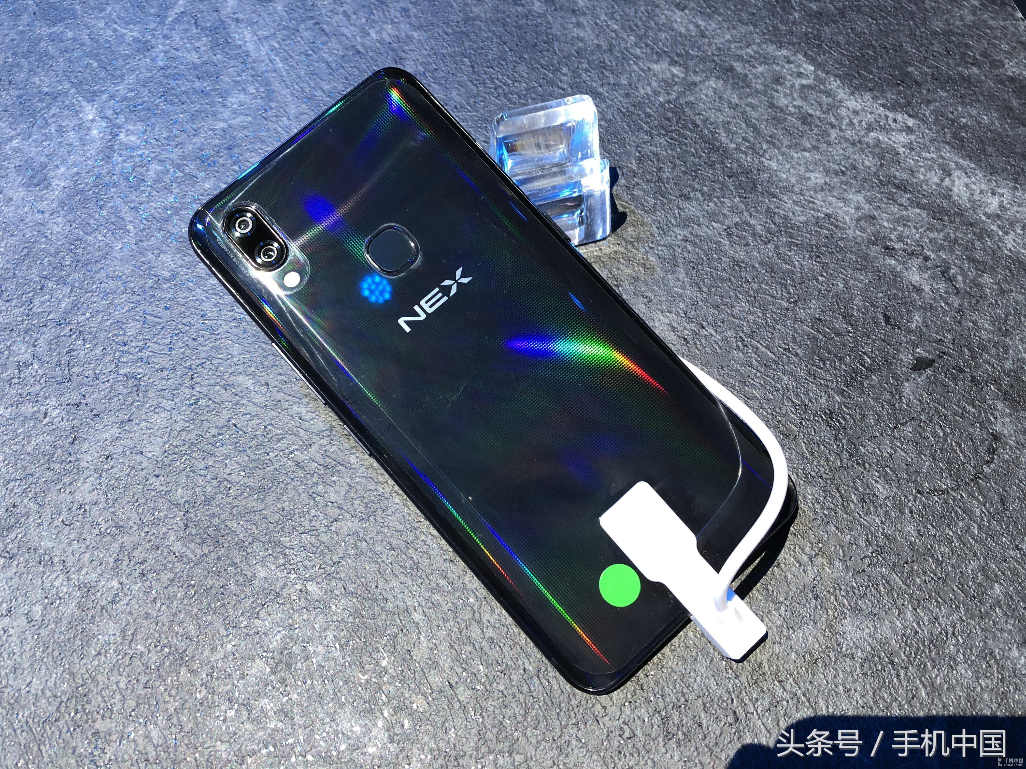 vivo NEX真机里手！顶尖配备升降机摄像镜头