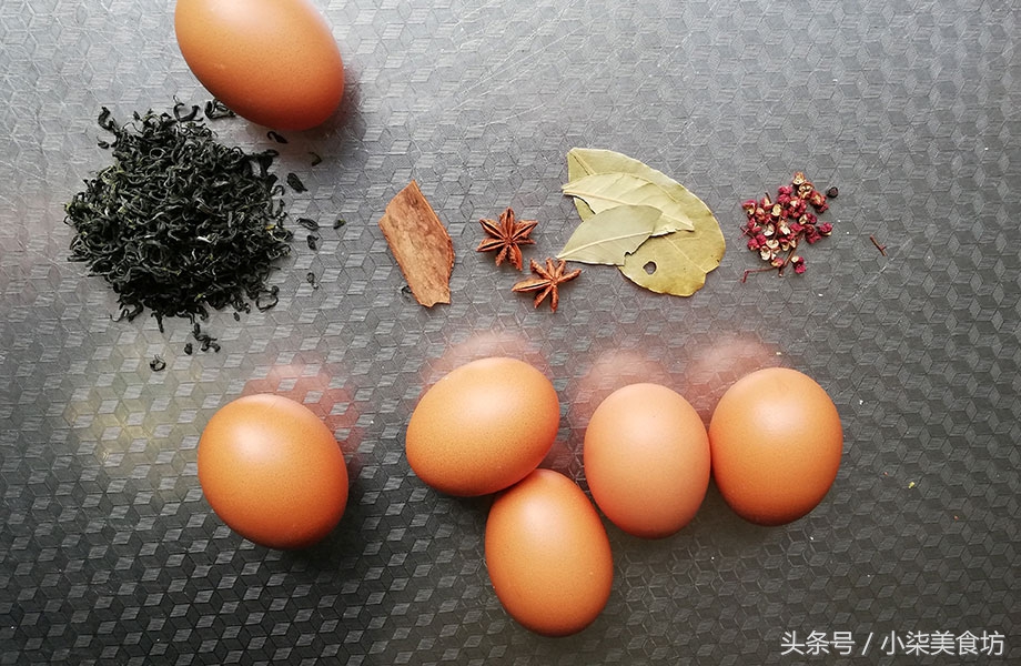 图片[3]-端午节煮鸡蛋不沾皮的秘诀 只需加上这一步 鸡蛋香嫩可口又好剥-起舞食谱网