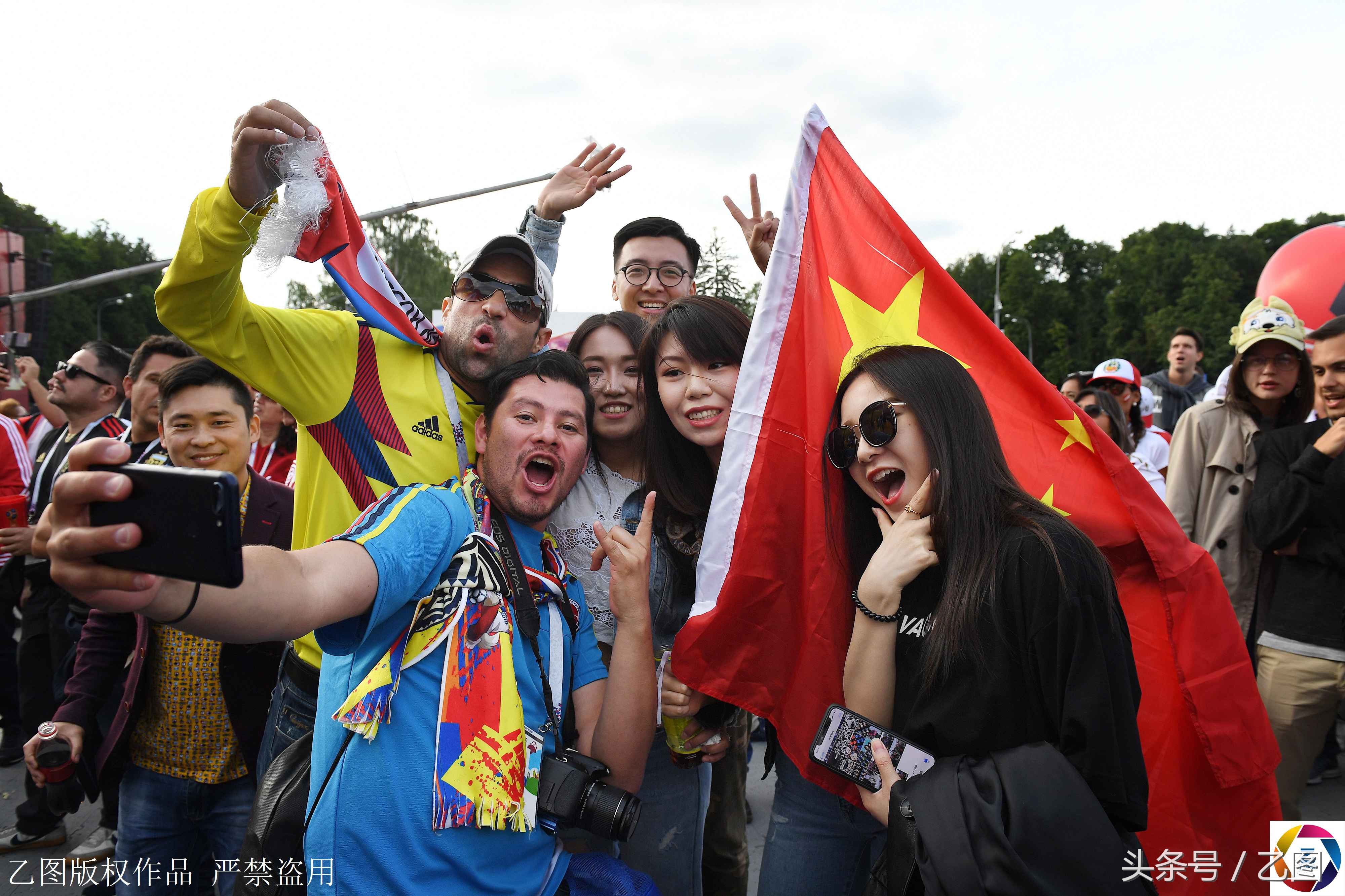 世界杯电视转播费(世界杯10万中国球迷花30亿，中国企业豪扔70亿，就是没有中国队)