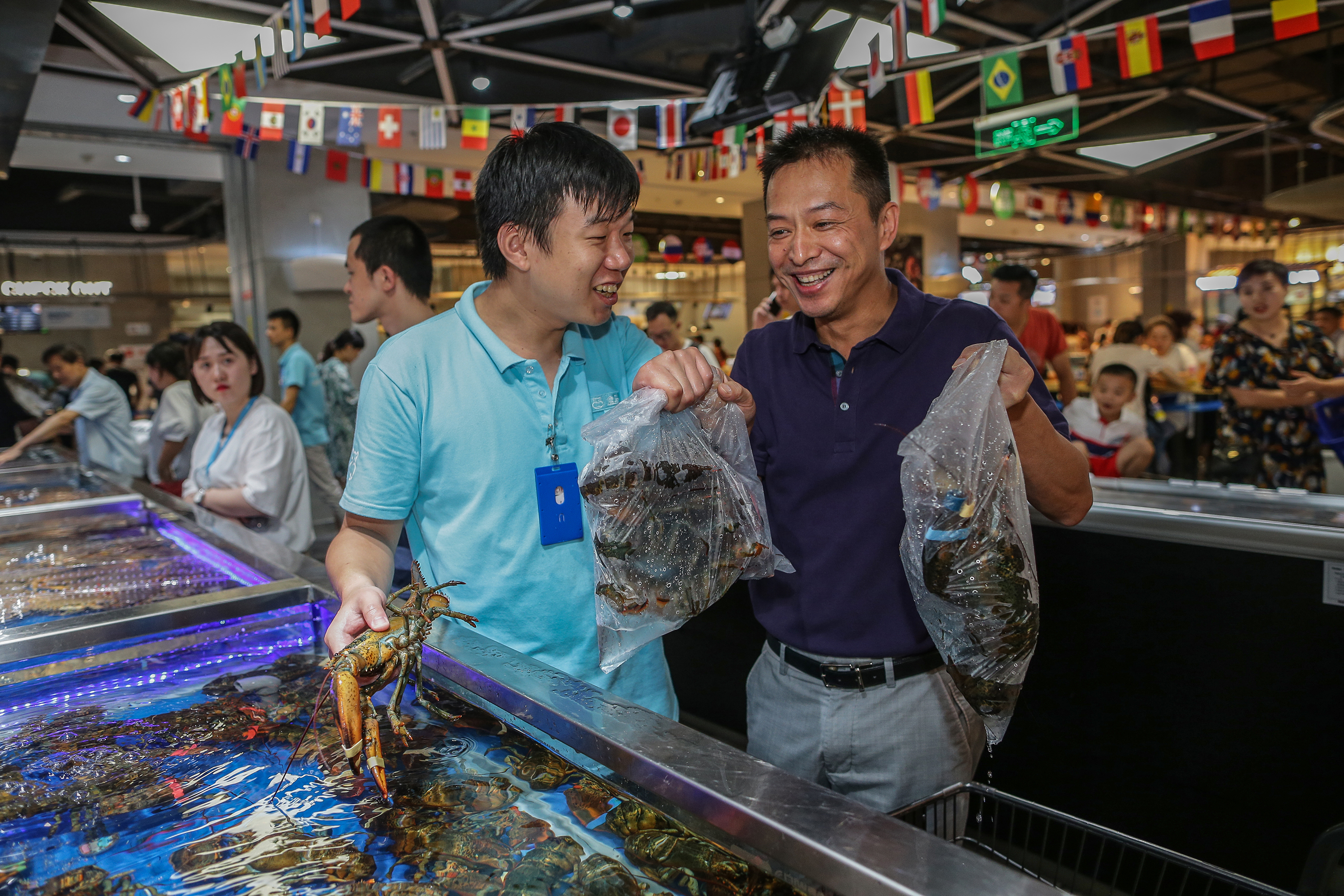 世界杯武汉餐馆(世界杯武汉猜球大神连中13场！中盒马万元大奖，海鲜大餐吃到饱)