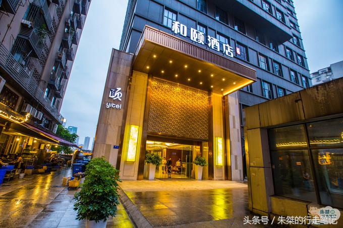 打卡重庆两个网红景点：一个差点治愈恐高症，一个夜色美的不像话