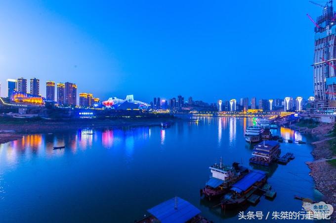 打卡重庆两个网红景点：一个差点治愈恐高症，一个夜色美的不像话