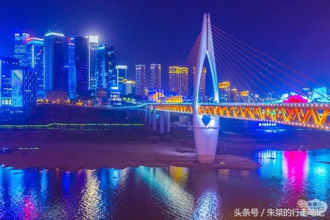 打卡重庆两个网红景点：一个差点治愈恐高症，一个夜色美的不像话