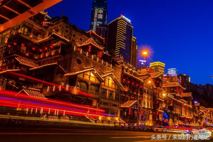 打卡重庆两个网红景点：一个差点治愈恐高症，一个夜色美的不像话