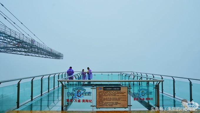 打卡重庆两个网红景点：一个差点治愈恐高症，一个夜色美的不像话