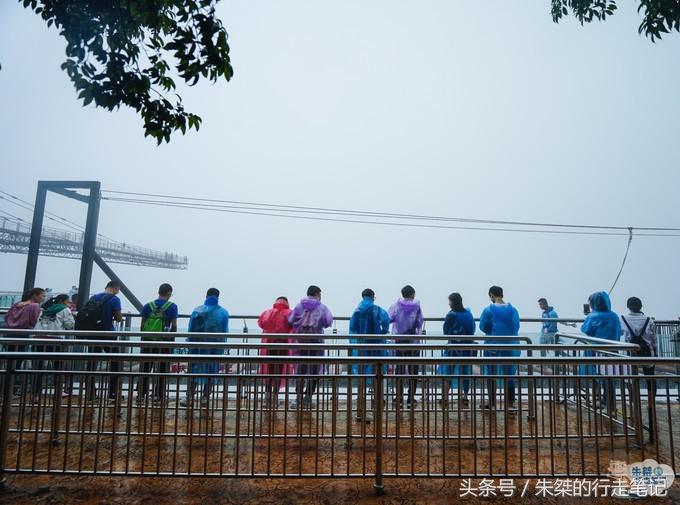打卡重庆两个网红景点：一个差点治愈恐高症，一个夜色美的不像话