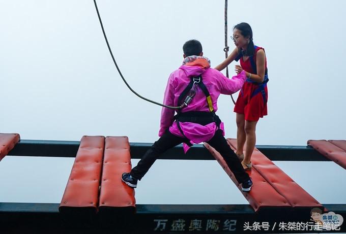 打卡重庆两个网红景点：一个差点治愈恐高症，一个夜色美的不像话