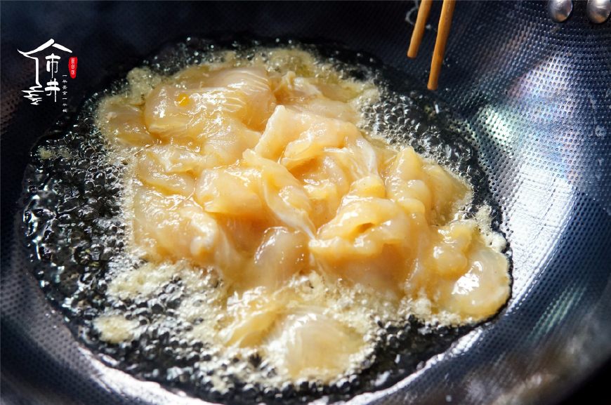 This dish does not have fish bone, be afraid that the person that has a fish can learn, child of old person of this kind of taste likes