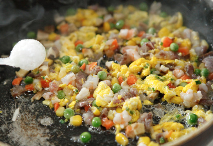 图片[5]-三鲜炒饭做法 孩子说比蛋炒饭好吃百倍-起舞食谱网