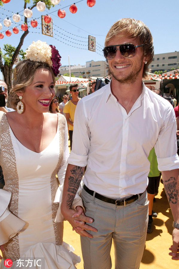 拉基蒂奇与妻子(图片署名: 东方ic)    "赞(0)三甲体育