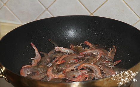 图片[4]-双色剁椒鱼头的做法步骤图厨师长教做正宗剁椒鱼头处理鱼头和-起舞食谱网