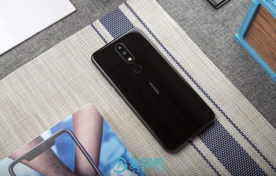 钦定千元最强神机！Nokia X5图赏：还是那个能砸核桃的诺基亚吗？