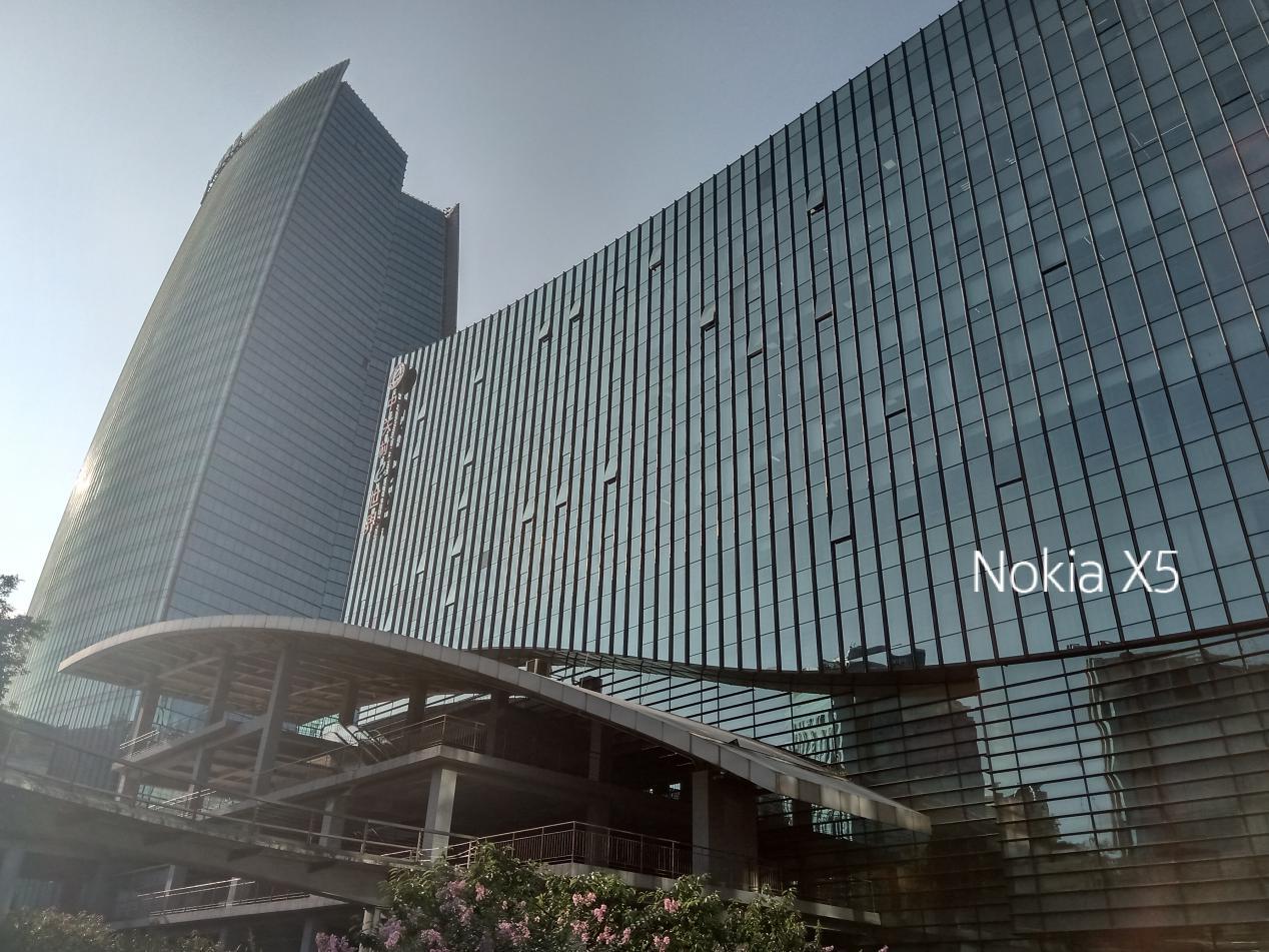 Nokia X5评测 千元手机旗舰外表 这样的二奶机是你想要的吗