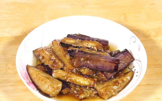 圖片[1]-紅燒茄子做法 外酥里嫩 味美多汁-起舞食譜網(wǎng)